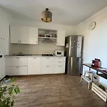 La Casa Nel Bosco, Di Mari