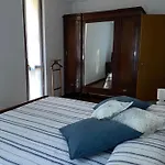 La Casa Nel Bosco, Di Mari *