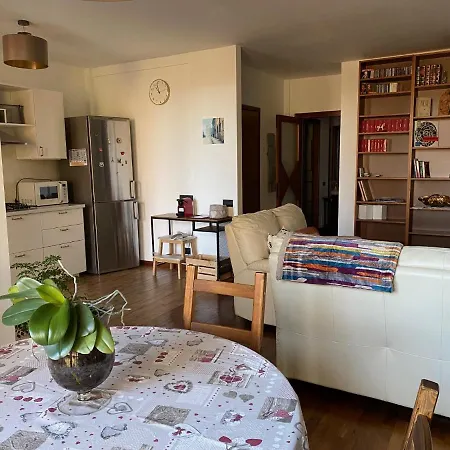 La Casa Nel Bosco, Di Mari