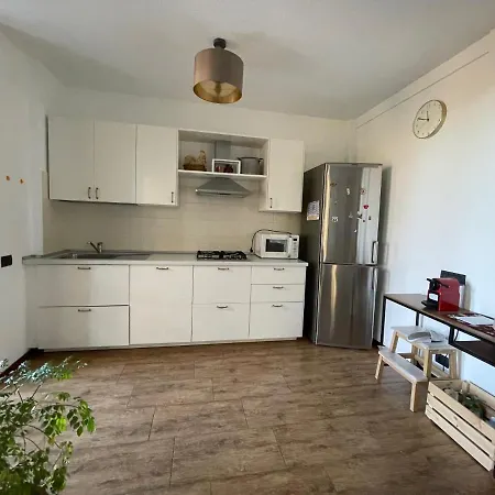 La Casa Nel Bosco, Di Mari